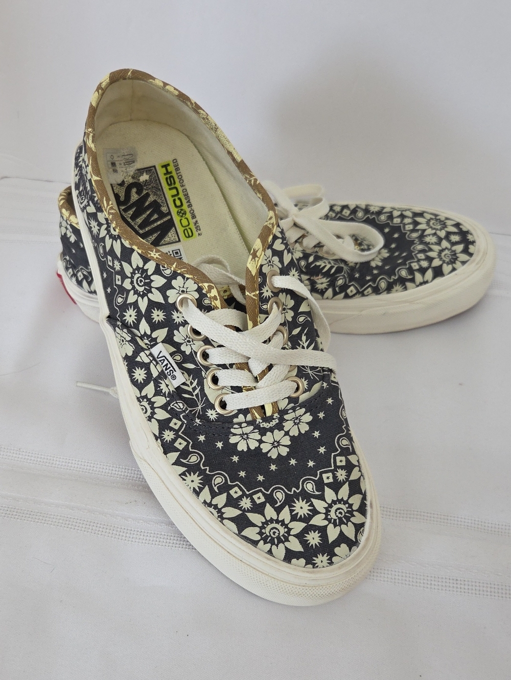 Vans Women's Navy/ Cream Floral Bandana Lace-Up Sneakers Sz 8.5 Athletic Casual